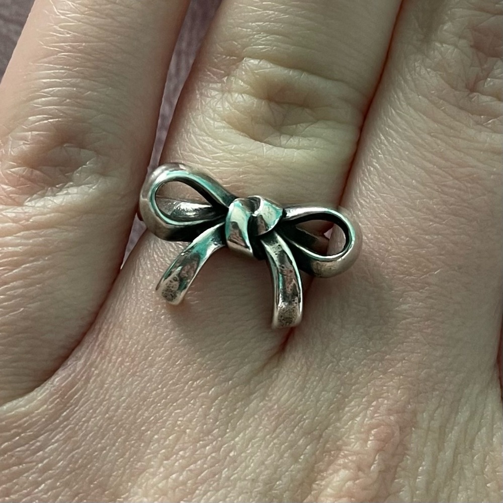 RETIRED James Avery bow ring